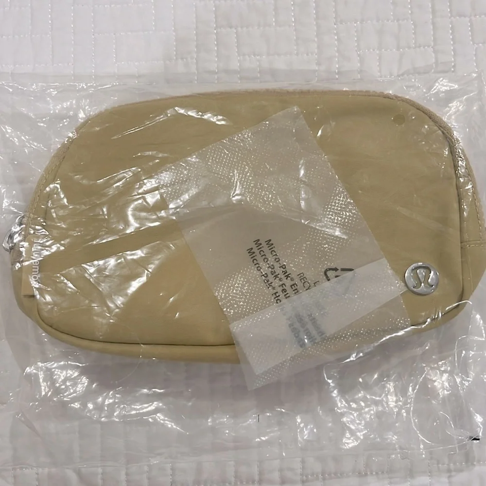 LULULEMON :: BELT BAG